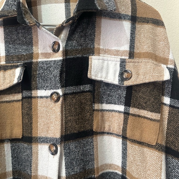 Long Length Women's Plaid Button Down Flannel / Casual Jacket. - Picture 2 of 4